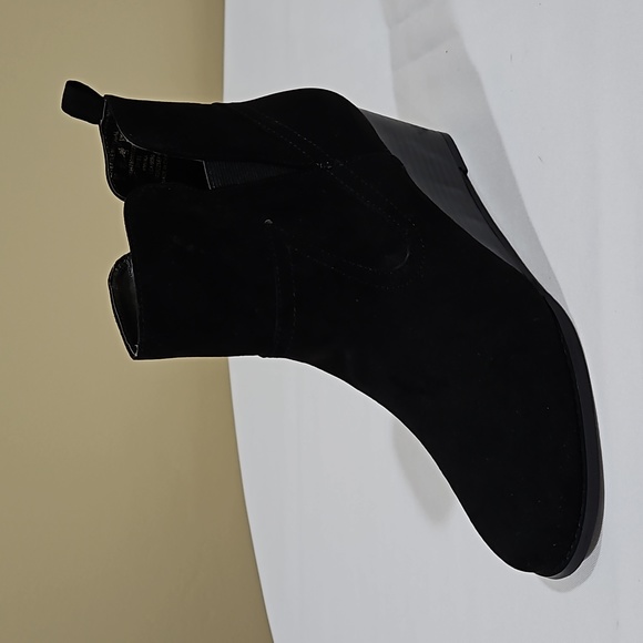 Size 8, Roebuck & Co. Black Wedge Booties - Picture 15 of 15